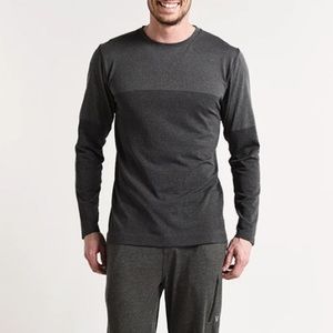 VUORI Men’s Seamless Performance Long Sleeve Tee